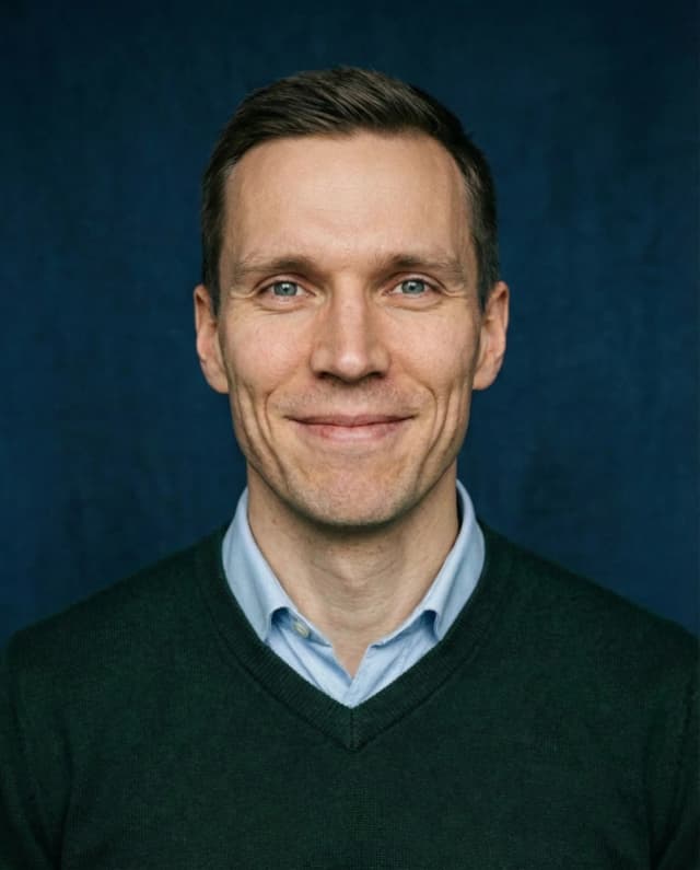 Professional AI-generated headshot example 26